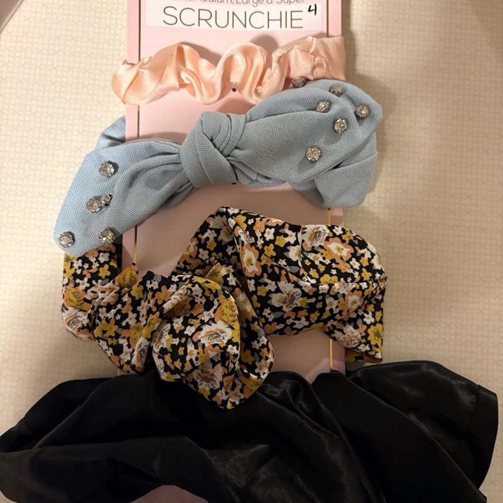 Set of 4 Stylish Scrunchies